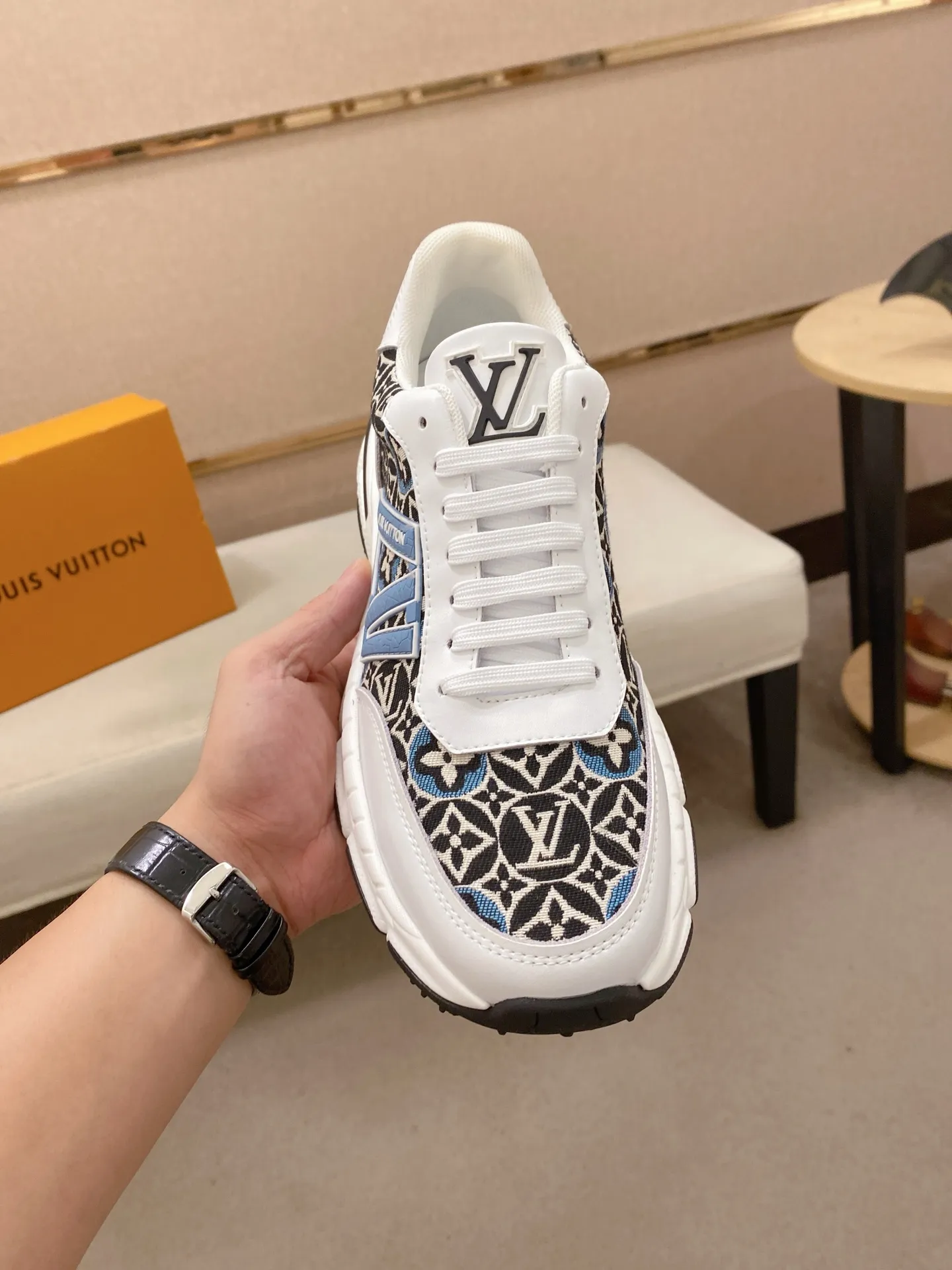 Men's shoes 442💰louis vuitton (Louis Vuitton/lv)🔍🔍The new counters are on sale at the same time. The uppers are imported from Italy. ⃣️Re-engraved🇮🇹💪💪, ⚠Sole: The original sole is specially provided by the original factory, the exclusive movable molded sole is super comfortable, ⚠Original and single goods 🔍high quality, you can enter and leave the counter at will, welcome to compare⚠. Code number: 38-44 (45/customized, non-refundable)